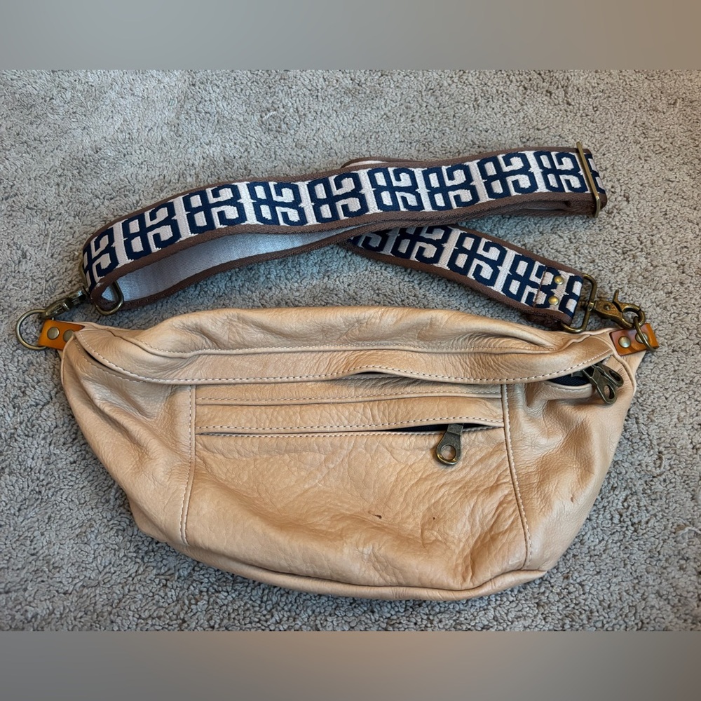 Parker Thatch Stylish Leather Crossbody Bag
